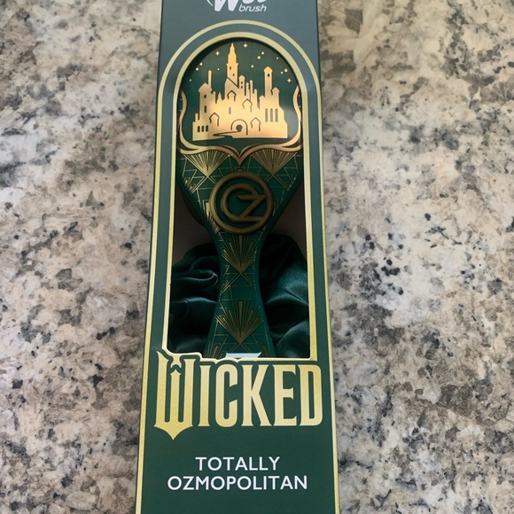 Accessories - Wicked Totally Ozmopolitan wet Hairbrush
